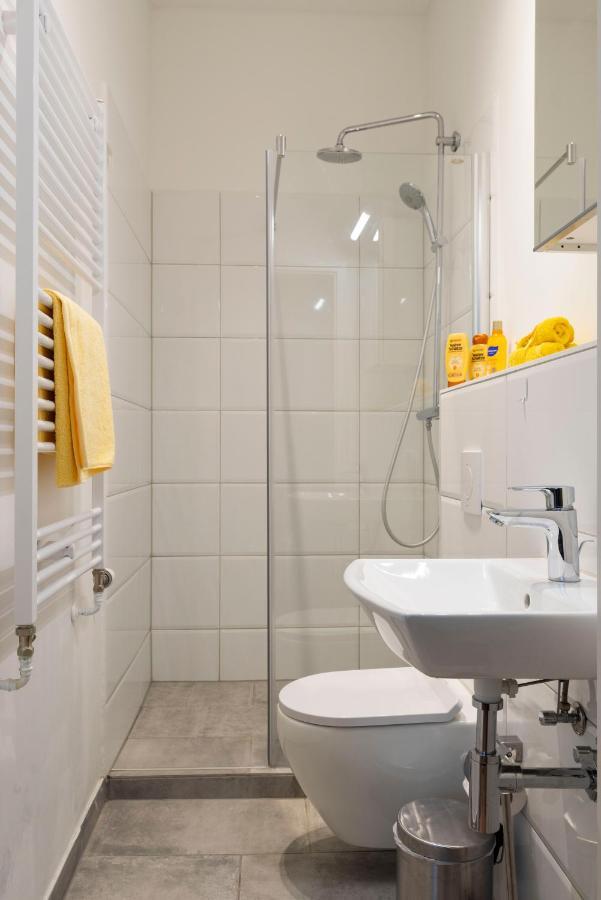 J.hl Ku'damm Style +a/c +rain-shower+u-station Apartamento *